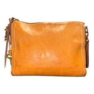 Fossil Vintage tan leather crossbody zip top, huge outer pocket and key. B 23